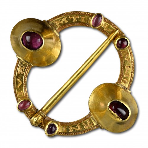 Antiquités - Medieval gold &amp; garnet set annular brooch, 13th 14th century