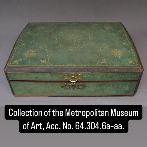 Antiquités - Gold &amp; gilt metal mounted green shagreen nécessaire, Mid-18th century