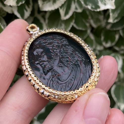 Antiquités - Renaissance gold and enamel pendant with a cameo of Christ and the Virgin