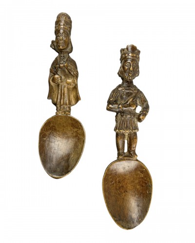 Pair of figural fruitwood spoons,17th century