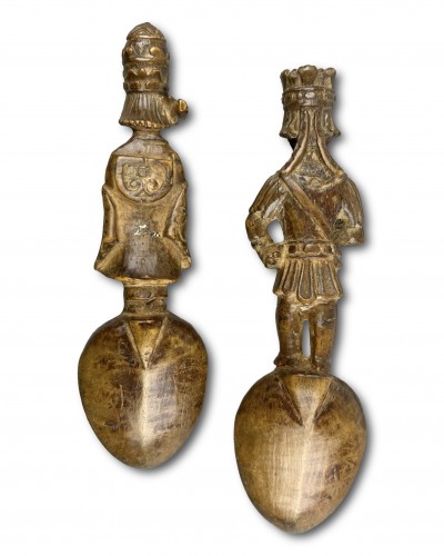 Pair of figural fruitwood spoons,17th century - 