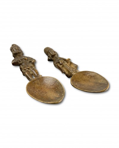 Antiquités - Pair of figural fruitwood spoons,17th century