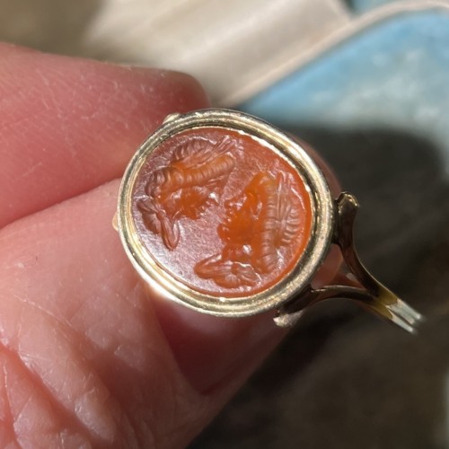 Antique Jewellery  - Late 19th century Gold ring with an Ancient Roman carnelian marriage gem