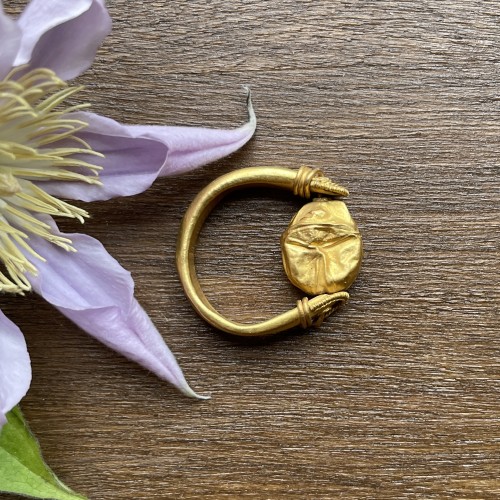  - Ancient gold scarab ring with a heron