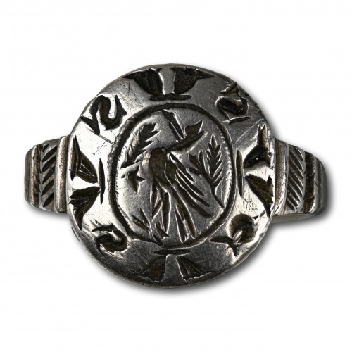 Medieval silver signet ring engraved with an eagle - Curiosities Style 