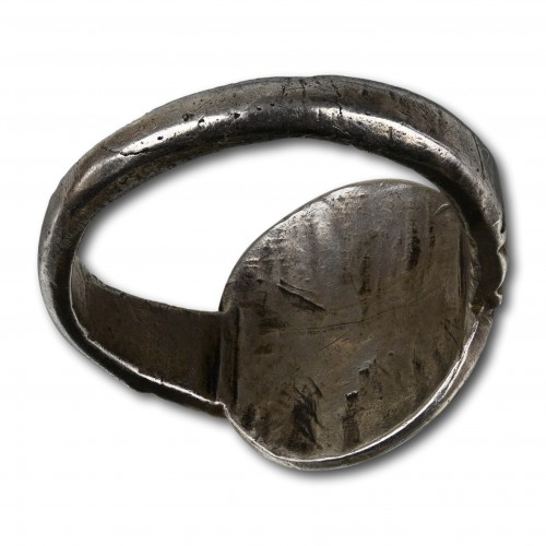 11th to 15th century - Medieval silver signet ring engraved with an eagle