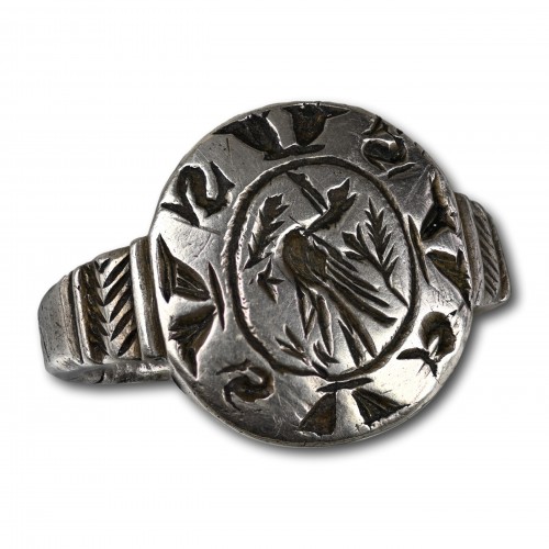  - Medieval silver signet ring engraved with an eagle