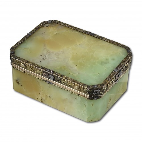 Vari-coloured gold mounted chalcedony snuff box - Objects of Vertu Style 