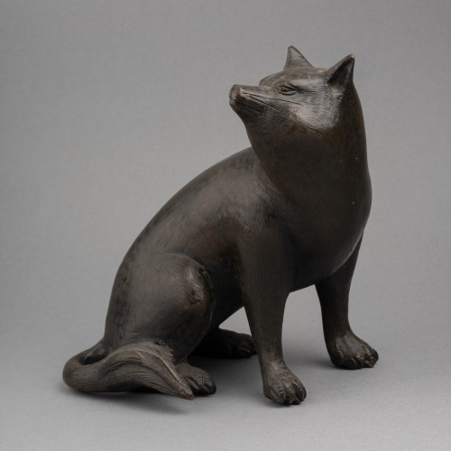 Asian Works of Art  - Bronze – A good model of a Fox, seated, Japan Meiji