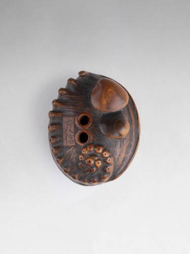 Netsuke par Tomonobu – Coquillages Palourdes sur un ormeau, Japon Edo - Arts d