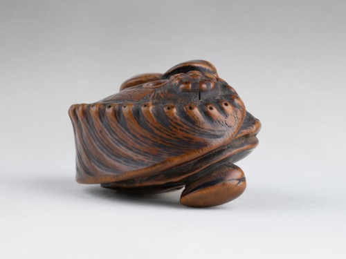 Netsuke par Tomonobu – Coquillages Palourdes sur un ormeau, Japon Edo - Reflets des Arts
