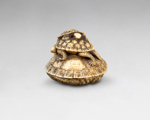 Asian Works of Art  - A fine Netsuke group of three tortoises, Japan Edo