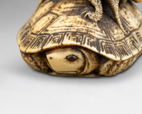  - Netsuke modèle en ivoire représentant trois tortues. Japon Edo