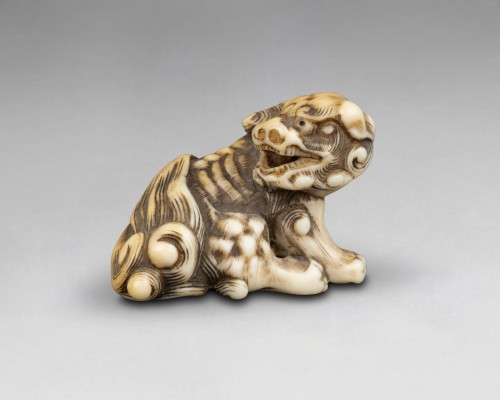 Antiquités - Netsuke – modèle en ivoire sculpté Shishi, Japon Edo