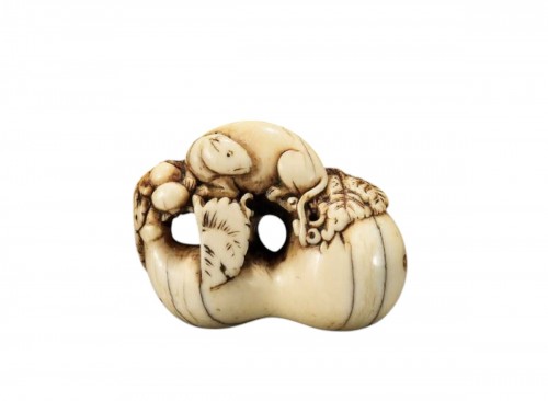 Netsuke - Rongeur sur une calebasse en ivoire. Japon Edo