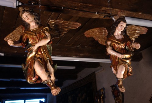 Paire d’anges suspendus en bois polychrome et doré - Méounes Antiquités