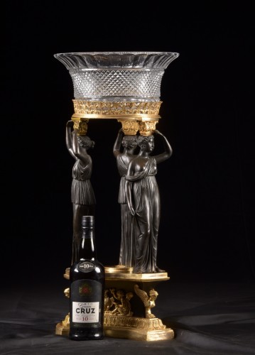 19th century - Large Table Centerpiece with three Caryatids