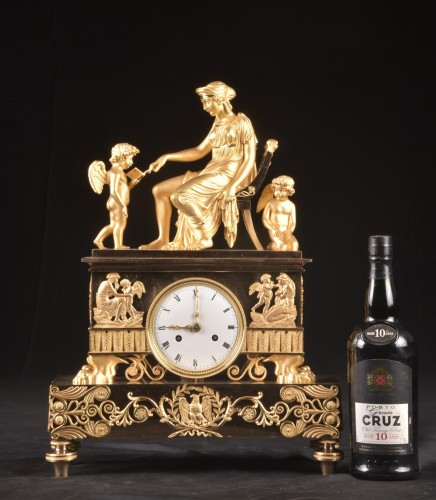 Cupidon et Venus,, pendule de cheminée Empire en bronze doré - Horlogerie Style Empire