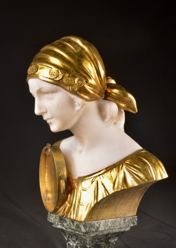 XXe siècle - Buste en bronze doré et albâtre, signé Raphaël