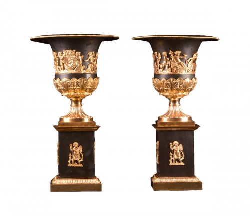 Grande paire d'urnes en bronze fin 19e