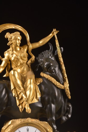 Antiquités - The Abduction of Europe, early 19th century bronze clock