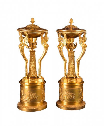 Paire de grands brûle-parfums en bronze doré, vers 1810