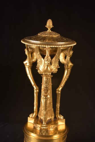 Paire de grands brûle-parfums en bronze doré, vers 1810 - Objet de décoration Style Empire