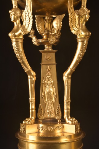 A pair of large gilt-bronze parfum burners, circa 1810  - 