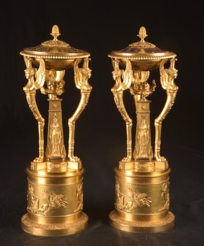 Paire de grands brûle-parfums en bronze doré, vers 1810 - Empire