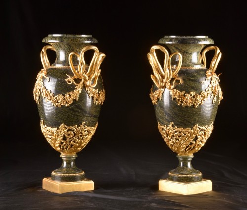 Objet de décoration Cassolettes, coupe et vase - Paire de vases en marbre vert montés en bronze doré