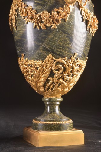 Napoléon III - Paire de vases en marbre vert montés en bronze doré