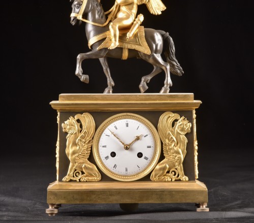 Cupidon à cheval, pendule de cheminée Directoire - Horlogerie Style Directoire