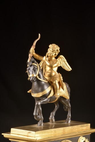 Directoire - Cupidon à cheval, pendule de cheminée Directoire