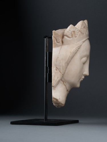 11th to 15th century - A 15th century Nottingham alabaster head of a Virgin