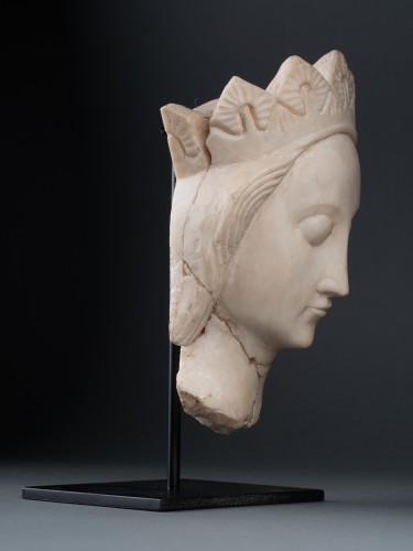 A 15th century Nottingham alabaster head of a Virgin - Middle age