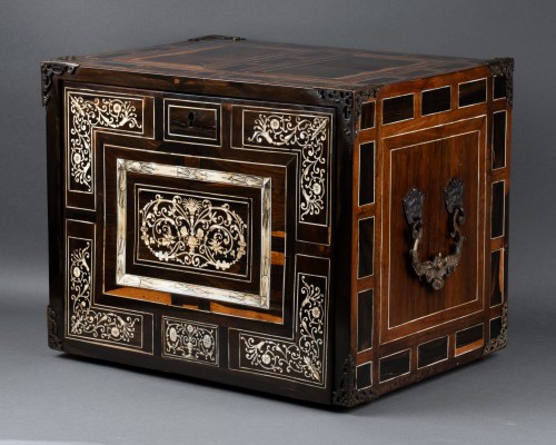 An early 17th c. Italian ebony and ivory inlaid cabinet - Furniture Style Renaissance