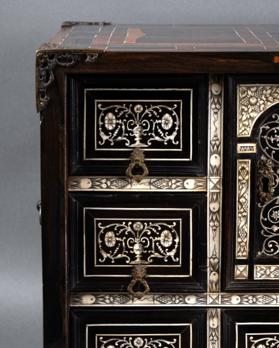 An early 17th c. Italian ebony and ivory inlaid cabinet - Renaissance