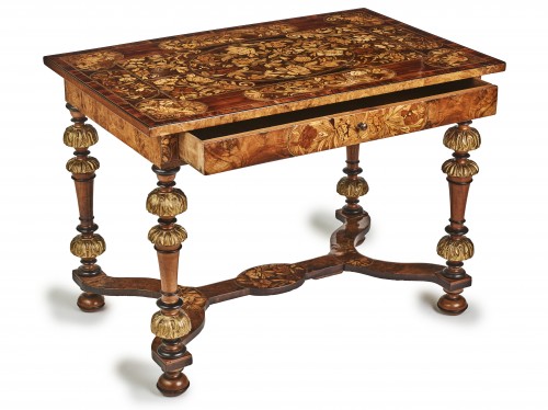 Table richement marquetée Louis XIV - Mobilier Style Louis XIV