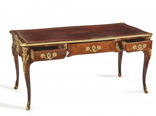 Bureau plat galbé Louis XV - Mobilier Style Louis XV