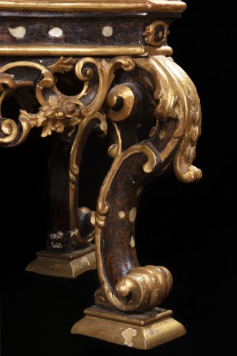 XVIIIe siècle - Table de milieu en bois laqué et doré, Venise début du XVIIIe siècle