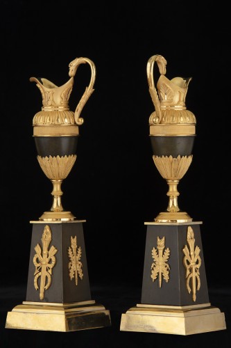 Decorative Objects  - Pair Of Small And Precious Pourers In Gilded And Patinated Bronze
