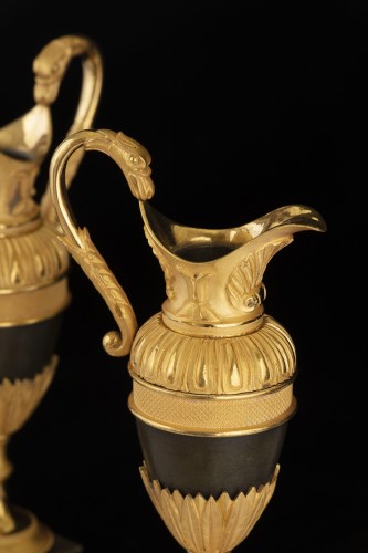 Empire - Pair Of Small And Precious Pourers In Gilded And Patinated Bronze