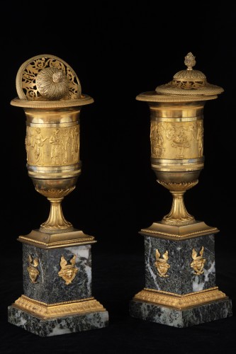 Pair Of Cassolettes In Gilded And Finely Chiseled Bronze - Decorative Objects Style Empire