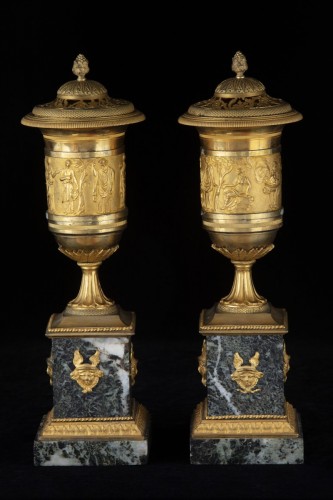 Antiquités - Pair Of Cassolettes In Gilded And Finely Chiseled Bronze