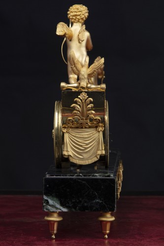 Pendule de cheminée au char et à l'amour, Signé « Vaillant à Paris » sur le cadran - Phidias Antiques