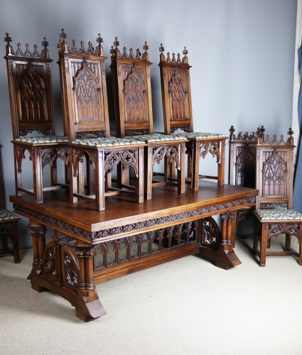 Table et chaises Néo gothique