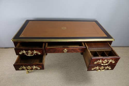 Napoléon III - Bureau en bois de violette 1ere moitié du XIXe siècle