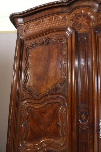 XVIIIe siècle - Armoire lyonnaise du XVIIIe siècle