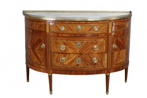 Commode demi-lune estampillée F.Ratié époque XVIII