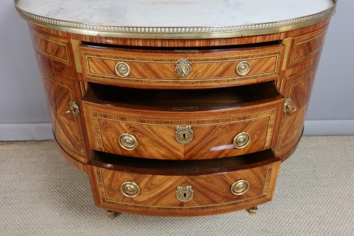 Commode demi-lune estampillée F.Ratié époque XVIII - Mobilier Style Louis XVI